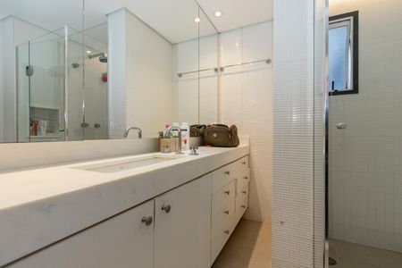 Apartamento à venda com 80m², 2 quartos e 2 vagasBanheiro da Suíte 1