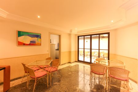 Apartamento à venda com 280m², 3 quartos e 3 vagas Apartamento à venda com 280m², 3 quartos e 3 vagasÁrea comum - Salão de festas