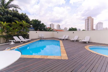 Apartamento à venda com 280m², 3 quartos e 3 vagas Apartamento à venda com 280m², 3 quartos e 3 vagasÁrea comum - Piscina