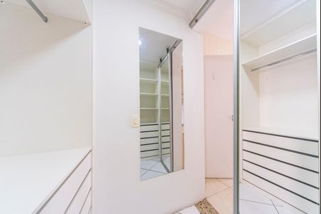 Apartamento à venda com 98m², 3 quartos e 3 vagas Apartamento à venda com 98m², 3 quartos e 3 vagasCloset do Quarto 2