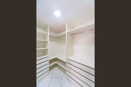 Apartamento à venda com 98m², 3 quartos e 3 vagas Apartamento à venda com 98m², 3 quartos e 3 vagasCloset do Quarto 2