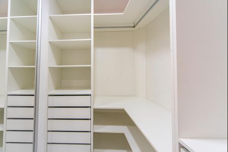 Apartamento à venda com 98m², 3 quartos e 3 vagas Apartamento à venda com 98m², 3 quartos e 3 vagasCloset do Quarto 2