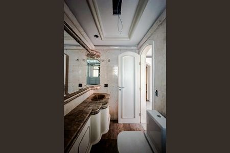 Apartamento à venda com 253m², 4 quartos e 3 vagasBanheiro da Suíte 2