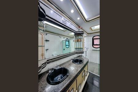 Apartamento à venda com 253m², 4 quartos e 3 vagasBanheiro da Suíte