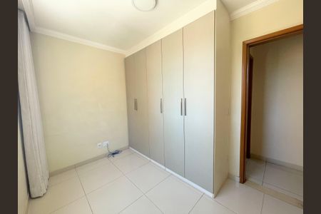 Apartamento à venda com 70m², 3 quartos e 2 vagasQuarto 2