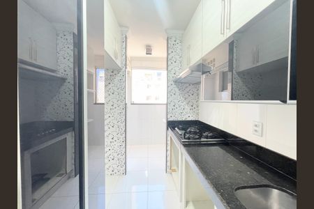 Cozinha de apartamento à venda com 3 quartos, 70m² em Planalto, Belo Horizonte