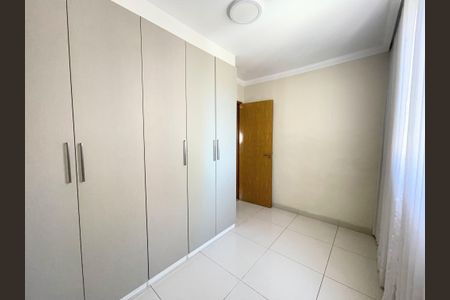 Apartamento à venda com 70m², 3 quartos e 2 vagasQuarto 2