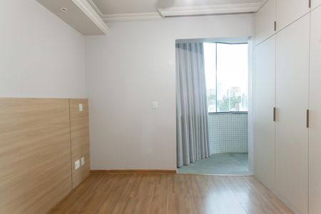 Apartamento à venda com 210m², 3 quartos e 2 vagassuite
