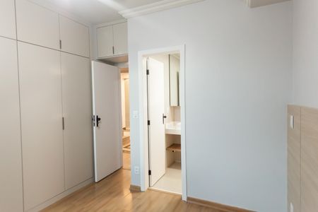 Apartamento à venda com 210m², 3 quartos e 2 vagassuite