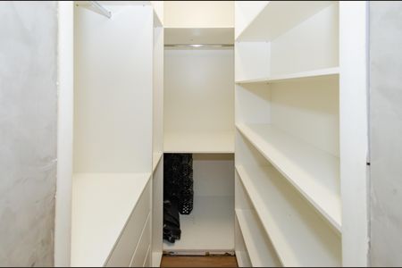 Apartamento à venda com 219m², 2 quartos e 2 vagasCloset suíte