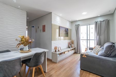 Sala de apartamento à venda com 2 quartos, 62m² em Jardim Tupanci, Barueri