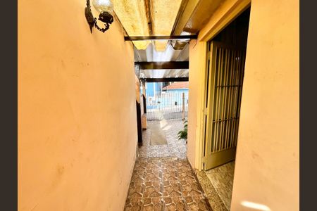 Casa à venda com 125m², 3 quartos e 2 vagas Casa à venda com 125m², 3 quartos e 2 vagasCorredor