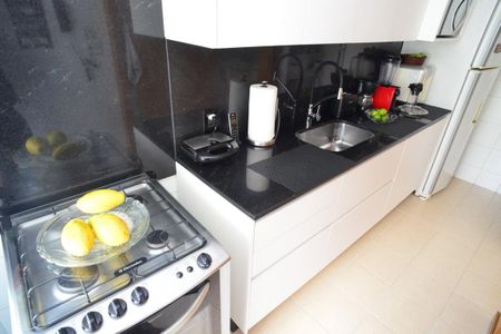 Apartamento à venda com 68m², 2 quartos e 2 vagasCozinha