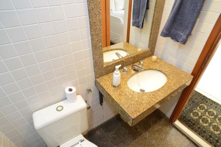 Apartamento à venda com 68m², 2 quartos e 2 vagasBanheiro Social