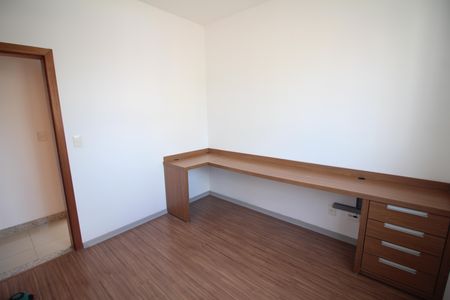 Apartamento à venda com 77m², 3 quartos e 1 vagaQuarto 2