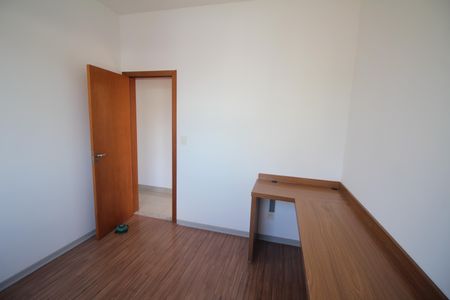 Apartamento à venda com 77m², 3 quartos e 1 vagaQuarto 2