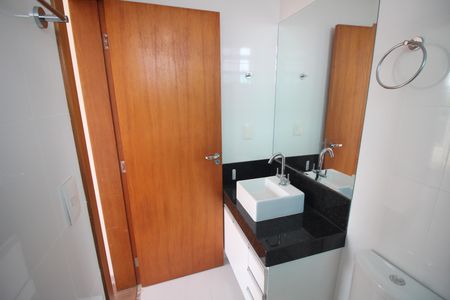 Apartamento à venda com 77m², 3 quartos e 1 vagaSuite Varanda Quarto 1