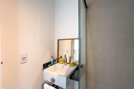 Banheiro de kitnet/studio à venda com 1 quarto, 68m² em Paraíso, São Paulo