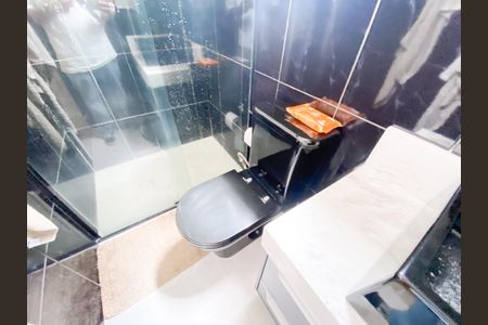 Apartamento à venda com 68m², 3 quartos e 1 vaga Apartamento à venda com 68m², 3 quartos e 1 vagaBanheiro da Suíte