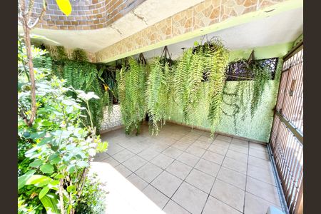 Casa à venda com 120m², 2 quartos e 1 vagaGaragem/Jardim
