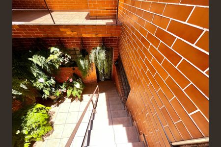 Casa à venda com 120m², 2 quartos e 1 vagaEscada