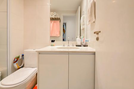 Apartamento à venda com 68m², 2 quartos e 1 vaga Apartamento à venda com 68m², 2 quartos e 1 vagaBanheiro Social