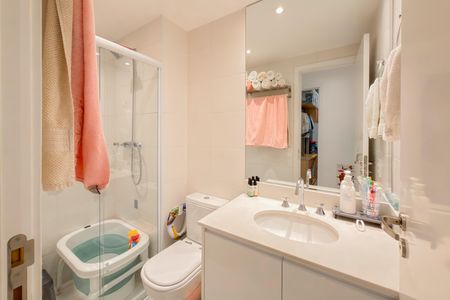 Apartamento à venda com 68m², 2 quartos e 1 vaga Apartamento à venda com 68m², 2 quartos e 1 vagaBanheiro Social