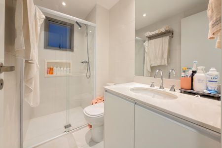 Apartamento à venda com 68m², 2 quartos e 1 vaga Apartamento à venda com 68m², 2 quartos e 1 vagaBanheiro da Suíte