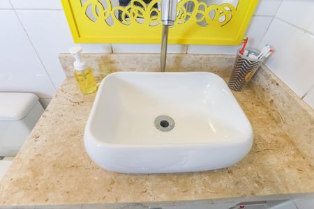 Apartamento à venda com 66m², 2 quartos e 2 vagasBanheiro da suíte 