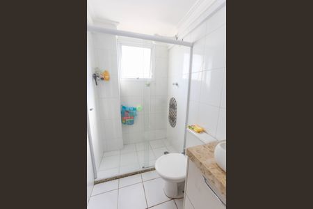 Apartamento à venda com 66m², 2 quartos e 2 vagasBanheiro social 