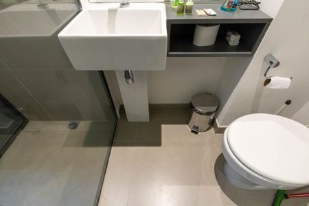 Banheiro de kitnet/studio para alugar com 1 quarto, 10m² em Campos Elíseos, São Paulo