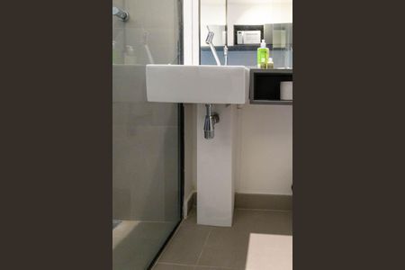 Banheiro de kitnet/studio para alugar com 1 quarto, 10m² em Campos Elíseos, São Paulo