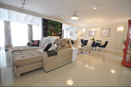 Casa para alugar com 340m², 3 quartos e 5 vagasSala