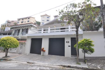 Casa para alugar com 340m², 3 quartos e 5 vagasFachada