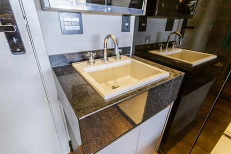 Banheiro de kitnet/studio para alugar com 1 quarto, 30m² em Vila Olímpia, São Paulo