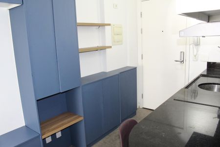 Cozinha de kitnet/studio para alugar com 1 quarto, 27m² em República, São Paulo