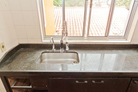 Casa à venda com 184m², 5 quartos e 7 vagasCasa 2 - cozinha