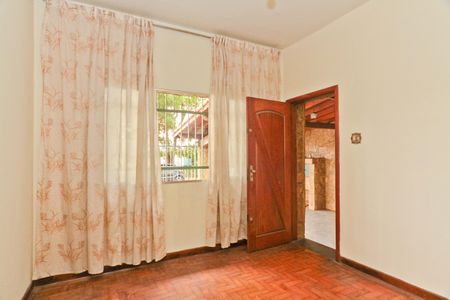 Sala de casa à venda com 5 quartos, 184m² em Parque Sao Domingos, São Paulo