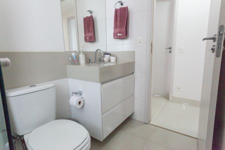 Apartamento à venda com 120m², 3 quartos e 2 vagas Apartamento à venda com 120m², 3 quartos e 2 vagasBanheiro Social