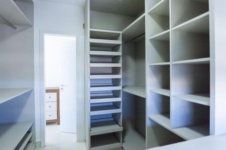 Apartamento à venda com 120m², 3 quartos e 2 vagasCloset da Suíte