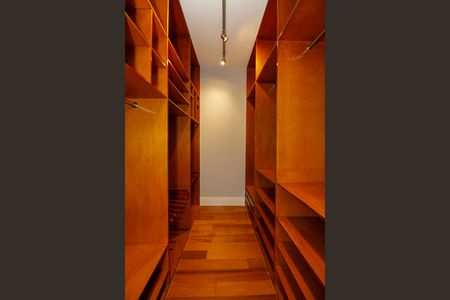 Apartamento à venda com 250m², 2 quartos e 1 vagaCloset da Suíte 2