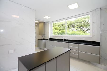 Apartamento à venda com 250m², 2 quartos e 1 vagaCozinha e Área de Serviço