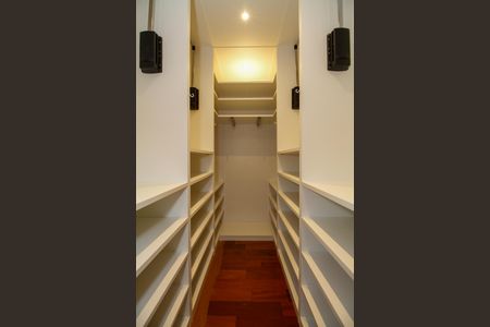 Apartamento à venda com 250m², 2 quartos e 1 vagaCloset da Suíte 1