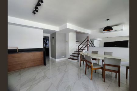 Sala de casa de condomínio para alugar com 3 quartos, 180m² em Recreio dos Bandeirantes, Rio de Janeiro