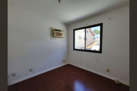 Casa de condomínio à venda com 180m², 3 quartos e 2 vagas Casa de condomínio à venda com 180m², 3 quartos e 2 vagasQuarto 1