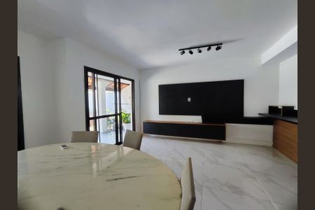 Sala de casa de condomínio para alugar com 3 quartos, 180m² em Recreio dos Bandeirantes, Rio de Janeiro