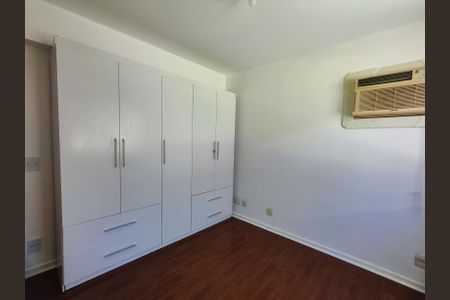 Casa de condomínio à venda com 180m², 3 quartos e 2 vagas Casa de condomínio à venda com 180m², 3 quartos e 2 vagasQuarto 1