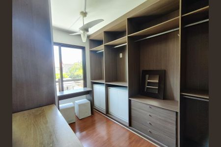 Casa de condomínio à venda com 180m², 3 quartos e 2 vagas Casa de condomínio à venda com 180m², 3 quartos e 2 vagasSuíte 1 Closet