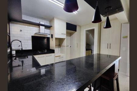 Casa de condomínio à venda com 180m², 3 quartos e 2 vagas Casa de condomínio à venda com 180m², 3 quartos e 2 vagasCozinha