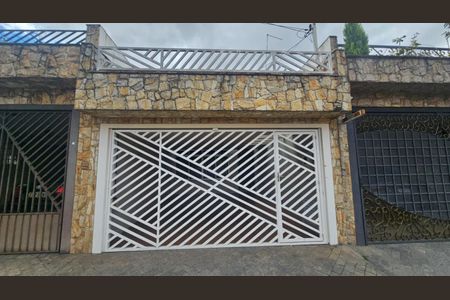 Casa à venda com 137m², 3 quartos e 2 vagasFachada